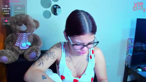 emma_boo_ online show from May 15, 2:02 pm