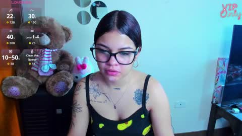 emma_boo_ online show from May 17, 2:02 pm