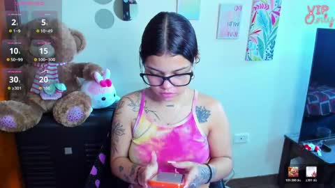 emma_boo_ online show from May 21, 2:13 pm