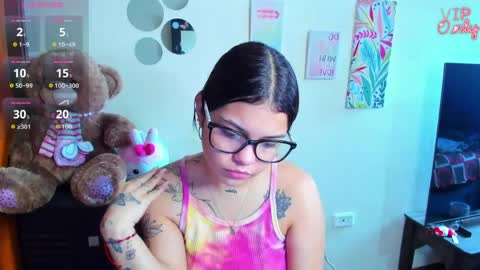 emma_boo_ online show from May 22, 2:33 pm