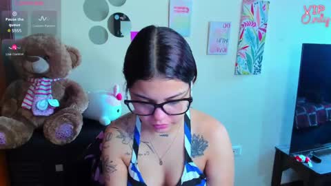 emma_boo_ online show from May 23, 2:54 pm