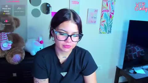 emma_boo_ online show from June 22, 1:19 pm