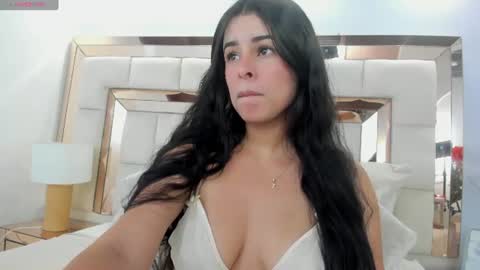 Emma Castillo online show from August 4, 6:10 pm