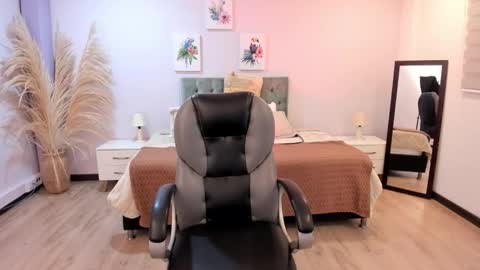 Emma online show from November 26, 12:28 pm