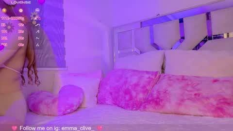 Snapshot of emma_clive chatting on March 3, 3:01 am Emma online show from March 3, 3:01 am