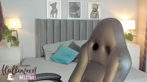 Snapshot of emma_crawford_ chatting on November 1, 8:33 pm Emma online show from November 1, 8:33 pm