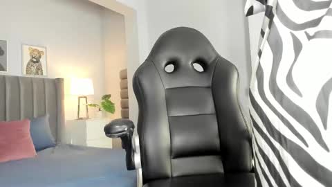 Snapshot of emma_crawford_ chatting on January 18, 12:20 pm Emma online show from January 18, 12:20 pm