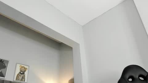 Snapshot of emma_crawford_ chatting on February 5, 8:24 pm Emma online show from February 5, 8:24 pm