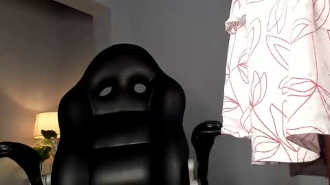 Snapshot of emma_crawford_ chatting on February 10, 7:51 pm Emma online show from February 10, 7:51 pm