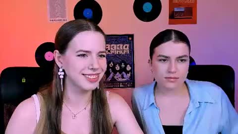 Snapshot of emma_dark_ chatting on June 25, 8:52 am emma_dark_ online show from June 25, 8:52 am