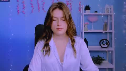 Snapshot of emma_dark_ chatting on July 13, 7:22 am emma_dark_ online show from July 13, 7:22 am