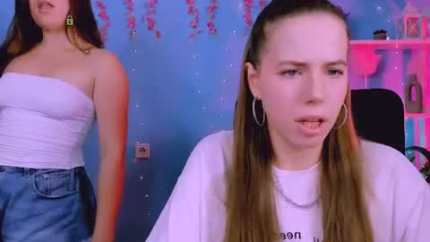 Snapshot of emma_dark_ chatting on July 17, 7:26 am emma_dark_ online show from July 17, 7:26 am
