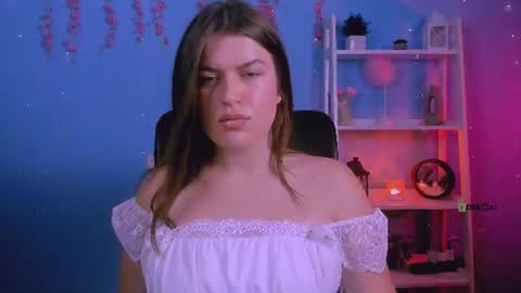 Snapshot of emma_dark_ chatting on July 18, 7:45 am emma_dark_ online show from July 18, 7:45 am