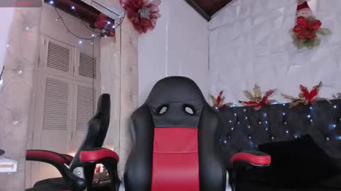 emma_dl2 online show from December 15, 5:28 pm