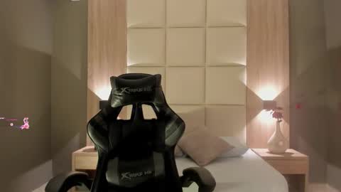 E M M A online show from November 2, 2:25 am