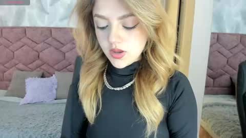 Snapshot of emma_ford1 chatting on October 7, 5:59 am Emma  online show from October 7, 5:59 am
