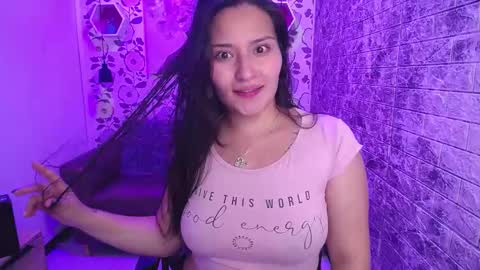 Snapshot of emma_garciaa_ chatting on February 15, 3:20 am emma online show from February 15, 3:20 am