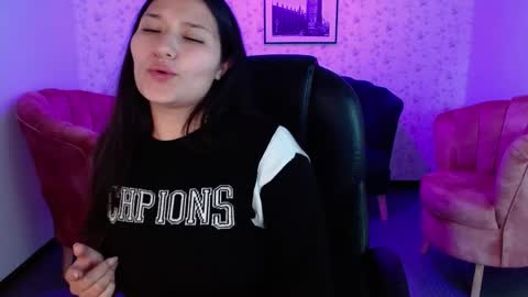 Snapshot of emma_garciaa_ chatting on March 12, 11:22 pm emma online show from March 12, 11:22 pm