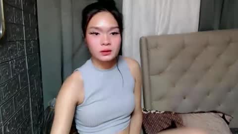 Snapshot of emma_glow69 chatting on February 24, 6:39 pm emma_glow69 online show from February 24, 6:39 pm