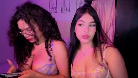 Snapshot of emma_honey720601 chatting on June 19, 4:11 pm emma_honey720601 online show from June 19, 4:11 pm