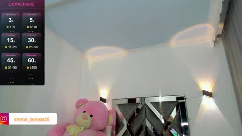 Snapshot of emma_jamess chatting on January 22, 3:52 am emma_jamess online show from January 22, 3:52 am