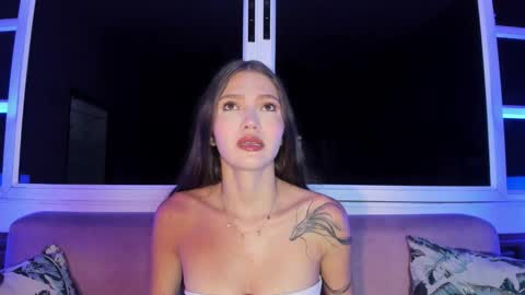 emma_jhoons online show from January 7, 11:01 am