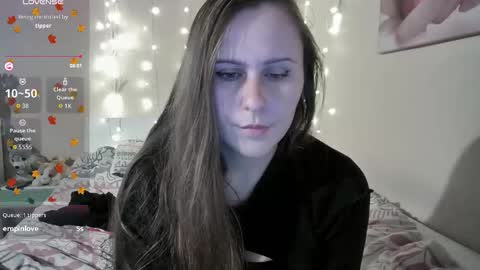 emma_just online show from November 3, 8:26 am