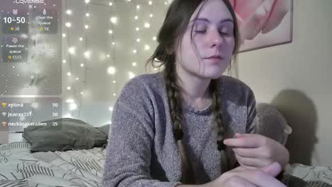 emma_just online show from December 14, 9:19 pm