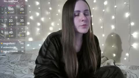 emma_just online show from February 9, 8:35 pm