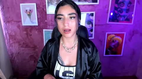 Snapshot of emma_lirys chatting on February 21, 9:05 pm Emma online show from February 21, 9:05 pm