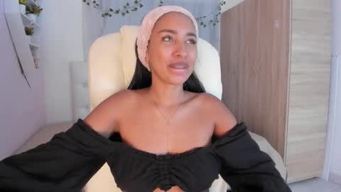 Emma online show from November 19, 7:14 pm