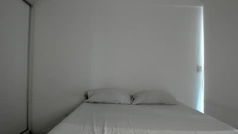 Snapshot of emma_lovv chatting on February 26, 9:36 pm Emma 3 online show from February 26, 9:36 pm