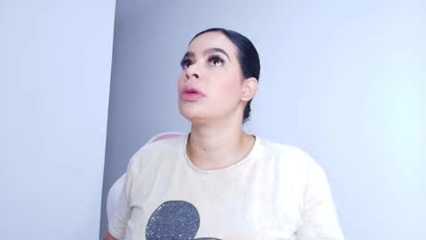 Snapshot of emma_madison_ chatting on November 7, 11:54 am emma online show from November 7, 11:54 am