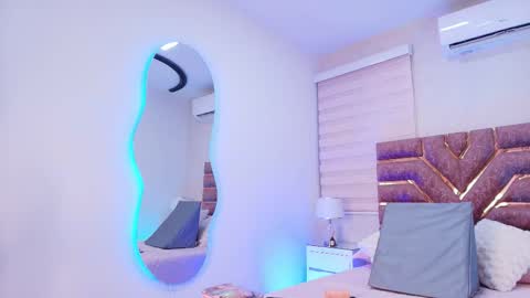 Snapshot of emma_madison_ chatting on November 12, 11:54 am emma online show from November 12, 11:54 am