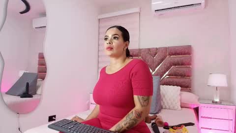 Snapshot of emma_madison_ chatting on November 26, 11:55 am emma online show from November 26, 11:55 am