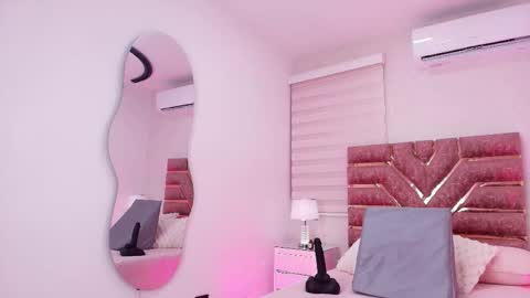 Snapshot of emma_madison_ chatting on November 27, 11:56 am emma online show from November 27, 11:56 am