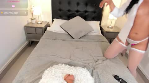 Snapshot of emma_martiin chatting on December 3, 7:12 pm Im Emma online show from December 3, 7:12 pm