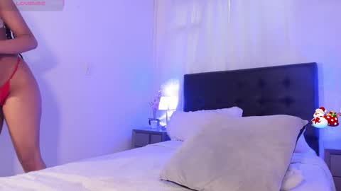 Snapshot of emma_martiin chatting on December 13, 7:53 pm Im Emma online show from December 13, 7:53 pm