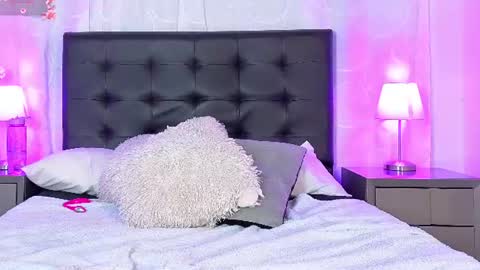 Snapshot of emma_martiin chatting on July 2, 3:23 am Im Emma online show from July 2, 3:23 am