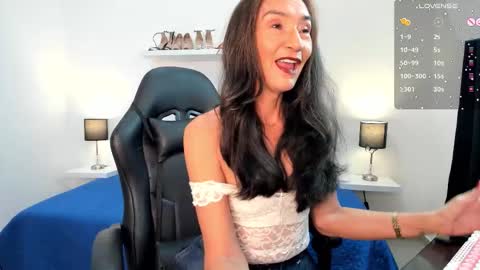 Snapshot of emma_mendoza chatting on February 10, 11:47 am Emma online show from February 10, 11:47 am