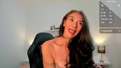 Snapshot of emma_mendoza chatting on February 21, 11:55 am Emma online show from February 21, 11:55 am