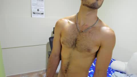 Snapshot of emma_muscle_ chatting on June 6, 9:19 pm emma online show from June 6, 9:19 pm
