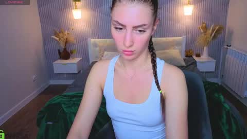 Snapshot of emma_myer chatting on April 30, 2:07 am Emma Myer online show from April 30, 2:07 am