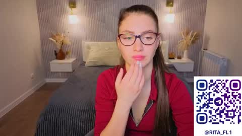 Snapshot of emma_myer chatting on May 5, 2:08 am Emma Myer online show from May 5, 2:08 am