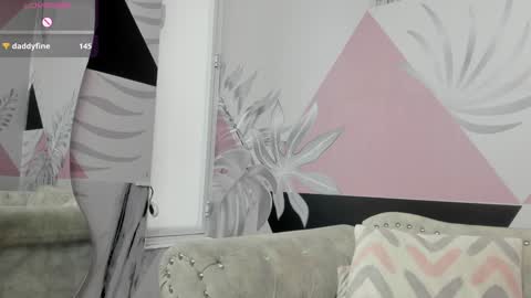 Snapshot of emma_petite4u chatting on January 4, 9:20 pm Emma online show from January 4, 9:20 pm