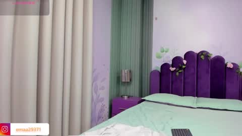 Snapshot of emma_petite4u chatting on February 3, 9:39 pm Emma online show from February 3, 9:39 pm