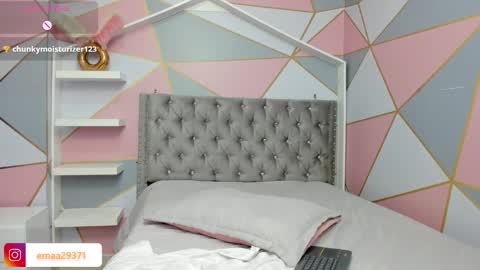 Snapshot of emma_petite4u chatting on February 9, 1:14 pm Emma online show from February 9, 1:14 pm