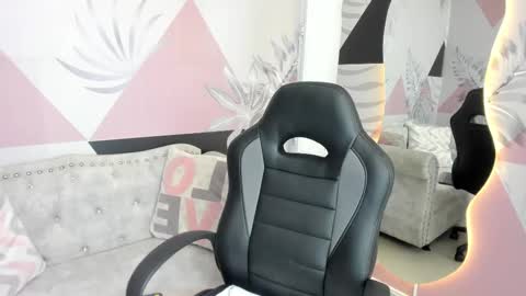 Snapshot of emma_petite4u chatting on March 12, 7:38 pm Emma online show from March 12, 7:38 pm