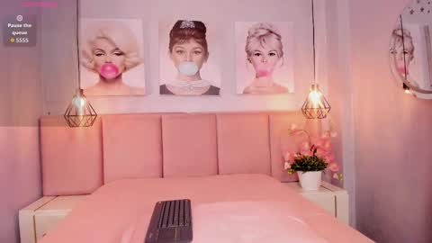 Snapshot of emma_petite4u chatting on September 12, 2:44 am Emma online show from September 12, 2:44 am