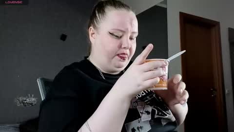 Snapshot of emma_razoom chatting on September 15, 6:24 am Emma Razumovskaya online show from September 15, 6:24 am